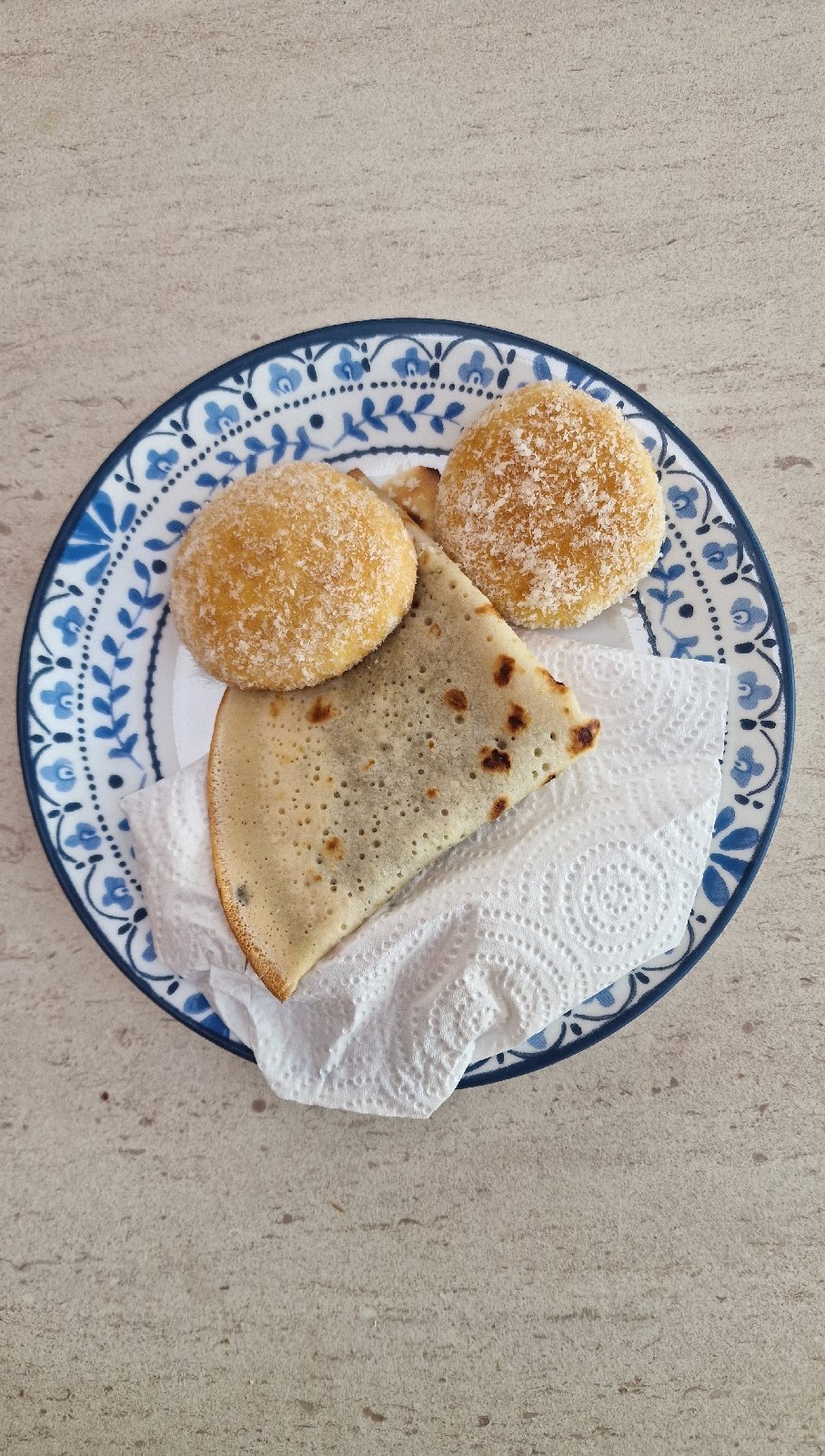 Crepes & Macaroons
